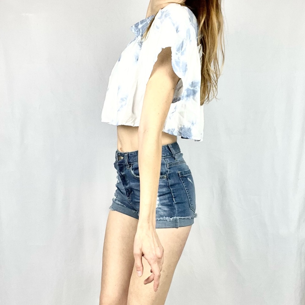 KIWI PUNCH | 💙🤍 Boho Tie-Dye Bleached Stretchy Loose Crop Top